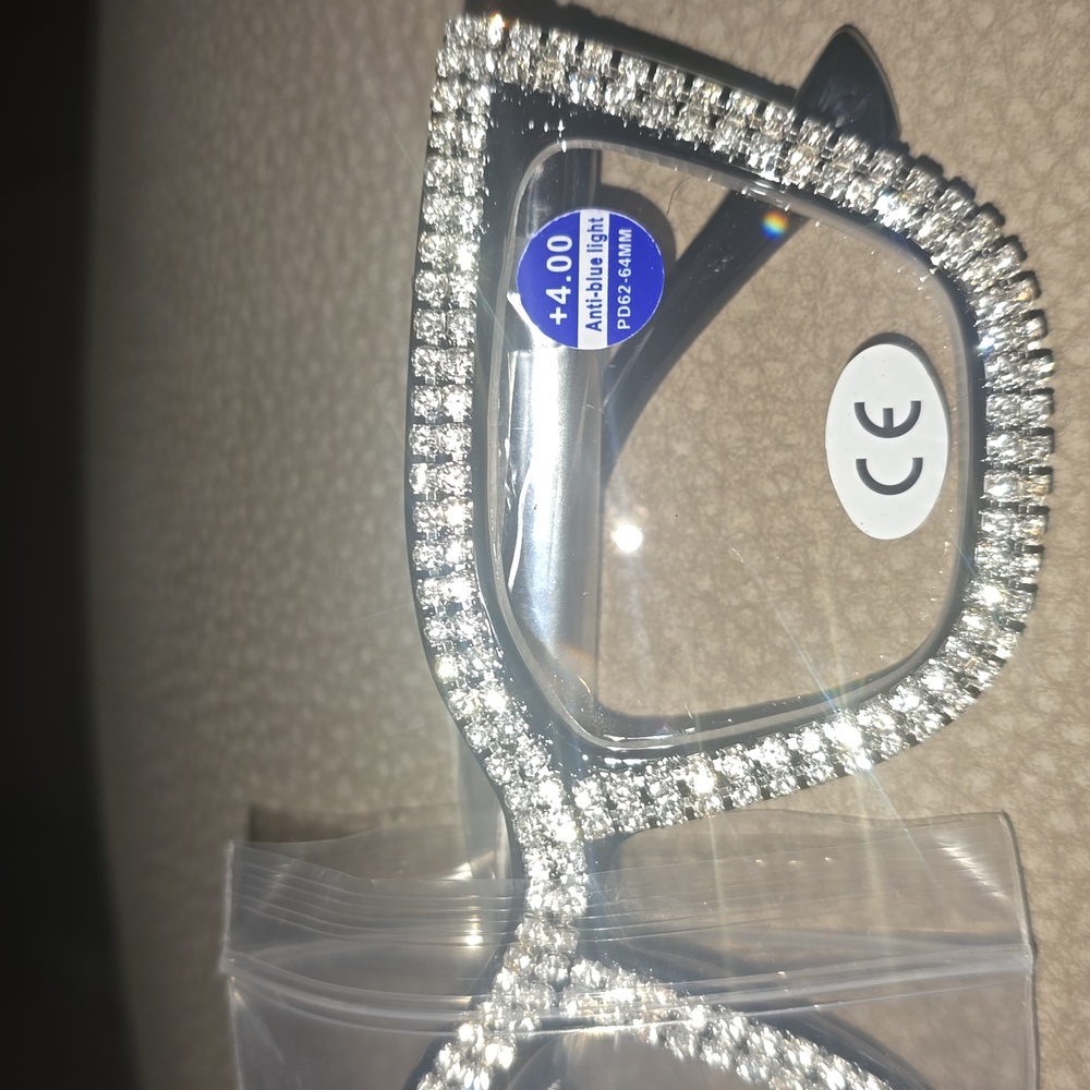 Elegant Crystal-Embellished Black Sunglasses - Picture 2 of 3
